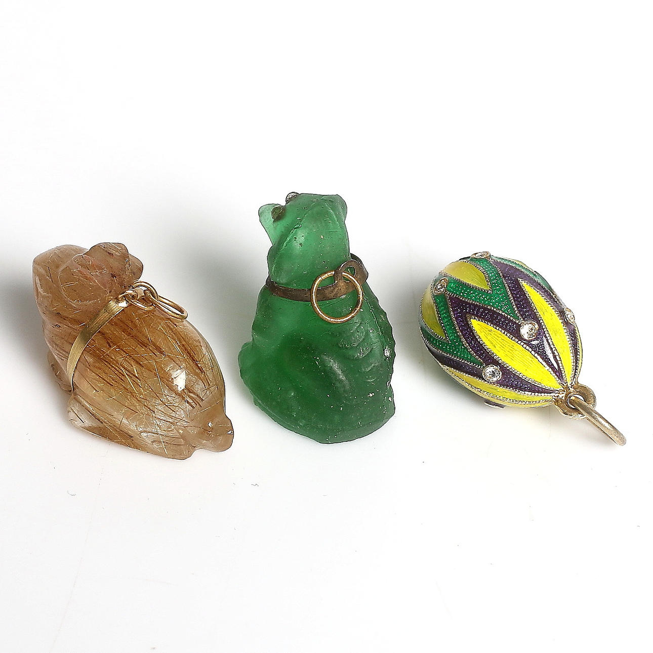 HÄNGEN, 3 st, bl.a. påskägg i Faberge stil. 1900-tal.