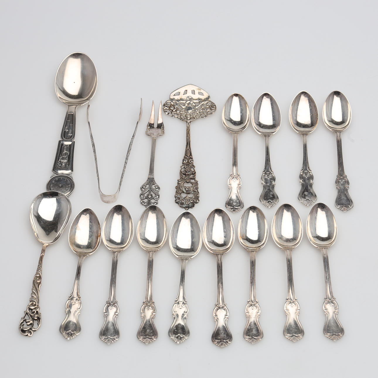 CUTLERY 17 pieces mixed models silver.