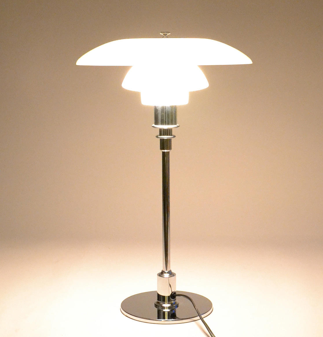POUL HENNINGSEN. PH 3/2 TISCHLAMPE.