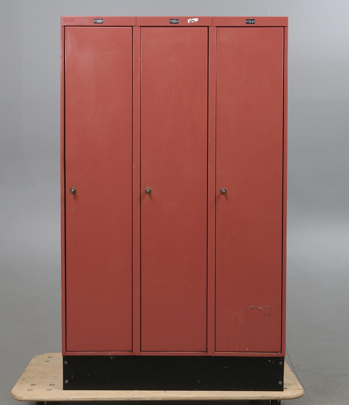 INDUSTRISKÅP, metall, 1900-tal.