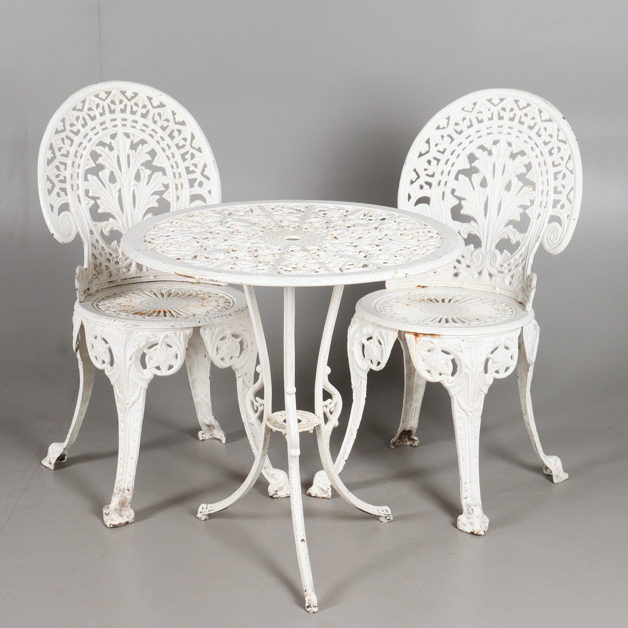 TRÄDGÅRDMÖBLER, 3 delar, bemålad gjutjärn.