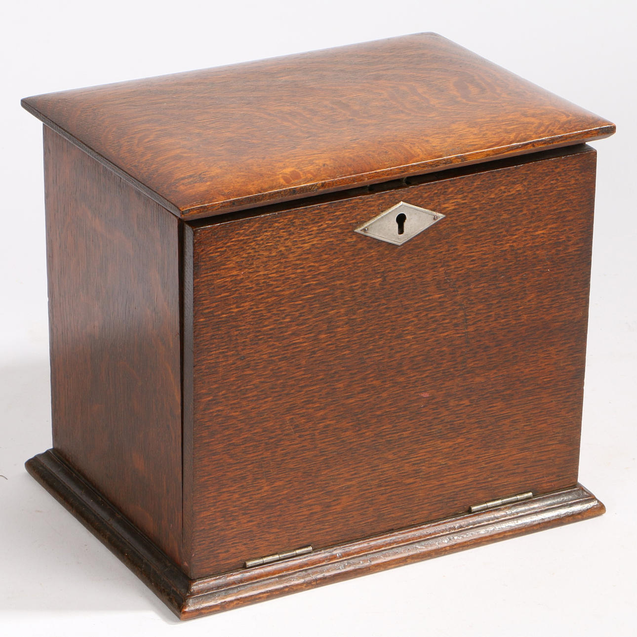 AN EDWARDIAN OAK LETTER BOX.