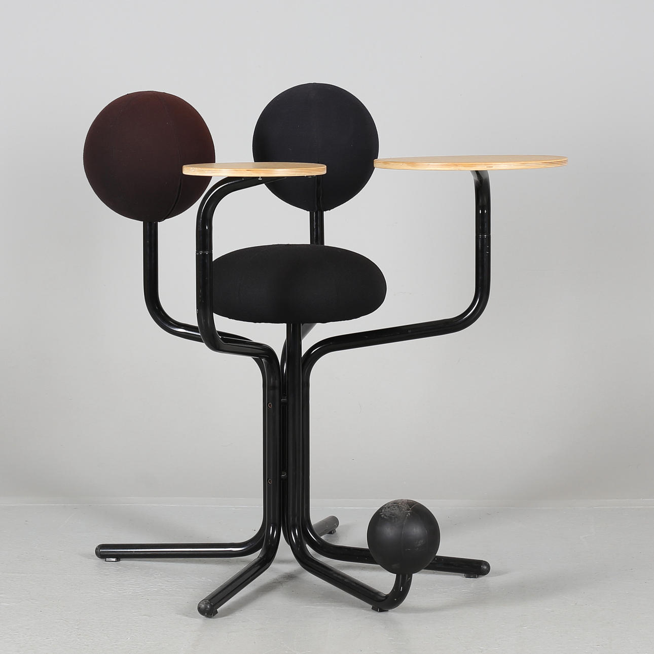 PETER OPSVIK. "Globe Tree", arbetsstol, svartlackerat stålrör, Globe Concept, samtida.