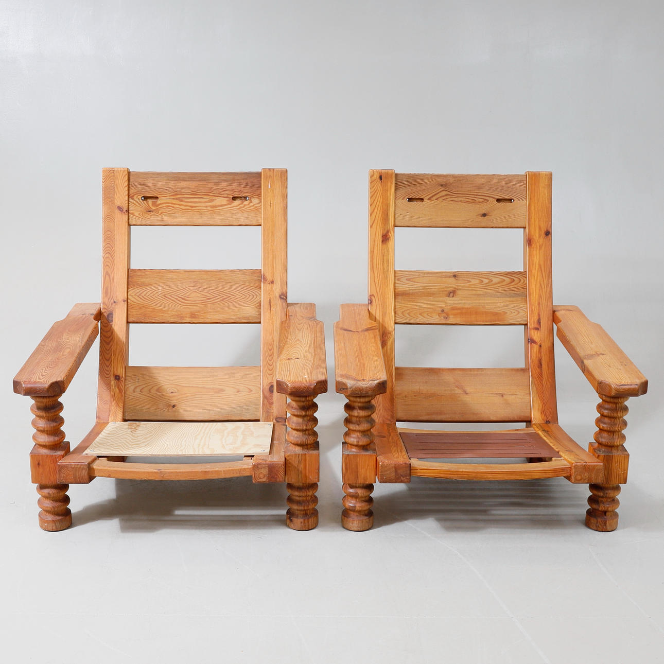 SVEN LARSSON. Fåtöljer, ett par, furu.