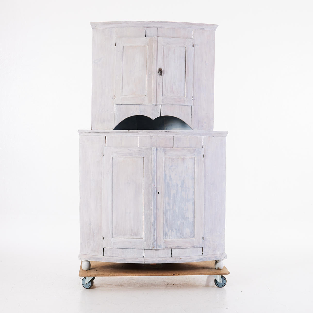 CABINET, for corner, 2 dlr, around 1800, painted.