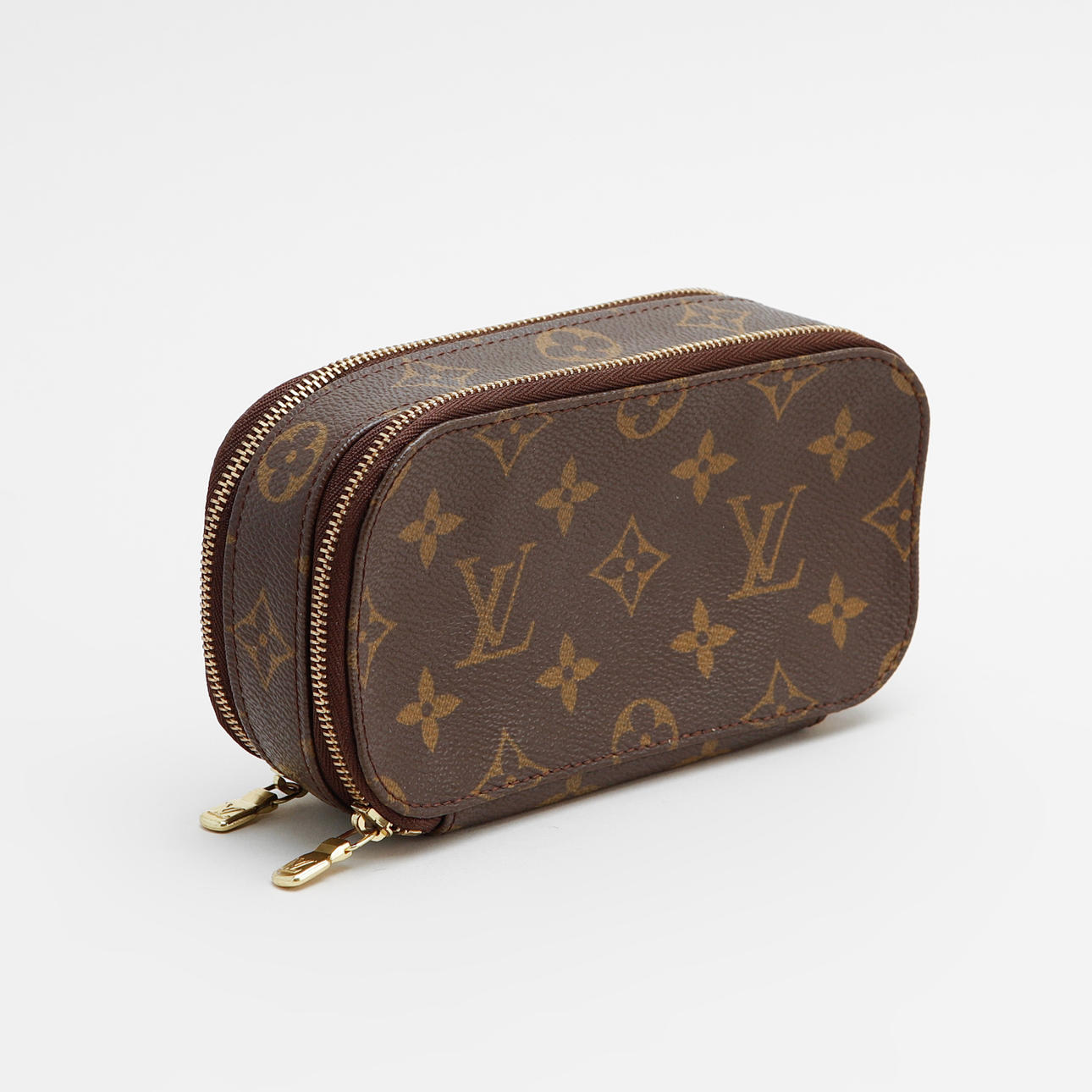 NECESSÄR, Louis Vuitton.