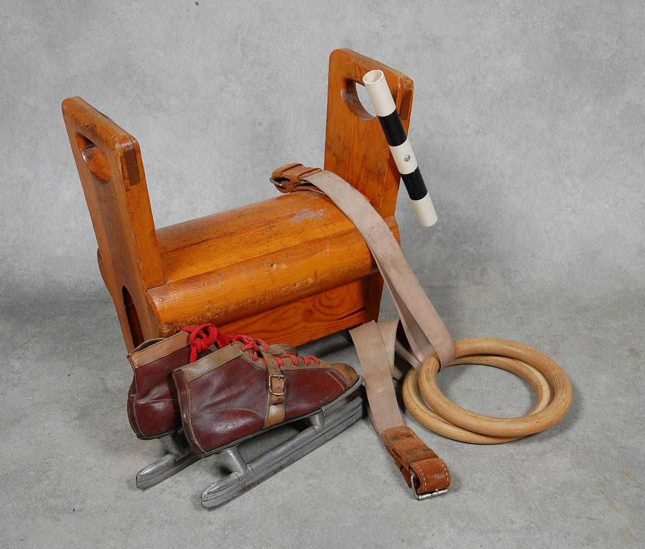 UTRUSTNING, till utegymmet ! 4 delar, 1940-50 tal.