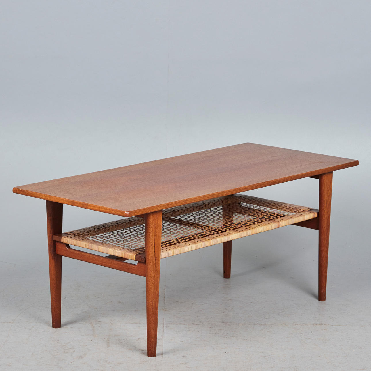 Soffbord/sidobord, korg, teak, 1960-tal.