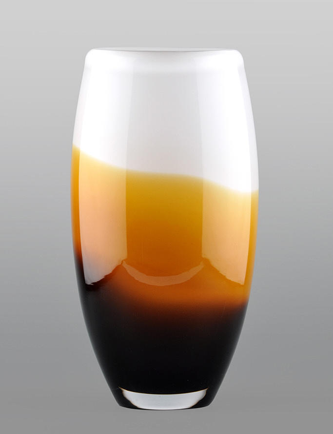 HELEN KRANTZ. ”SKYMNING OCH GRYNING.” Konstnär vas. Orrefors. Sverige. Höjd 30 cm Bredd 16 cm.