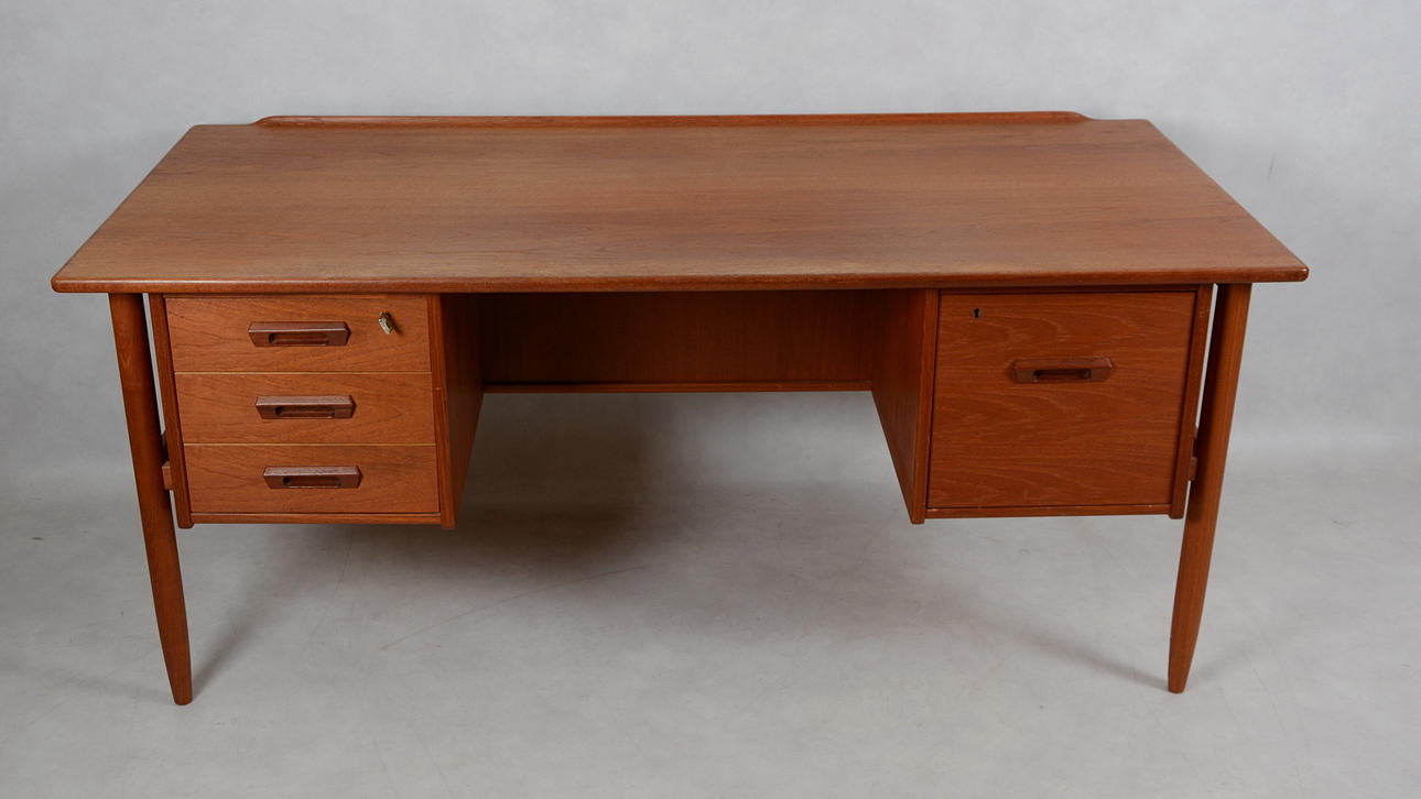 SKRIVBORD, teak, 1960-tal.