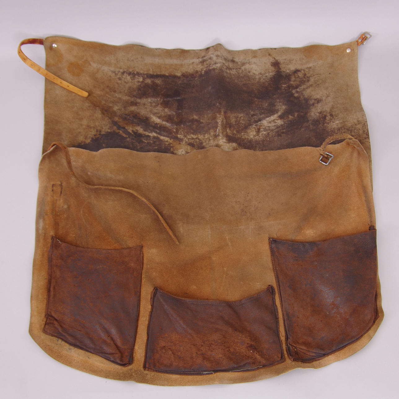 FÖRKLÄDEN 2 stycken, läder.