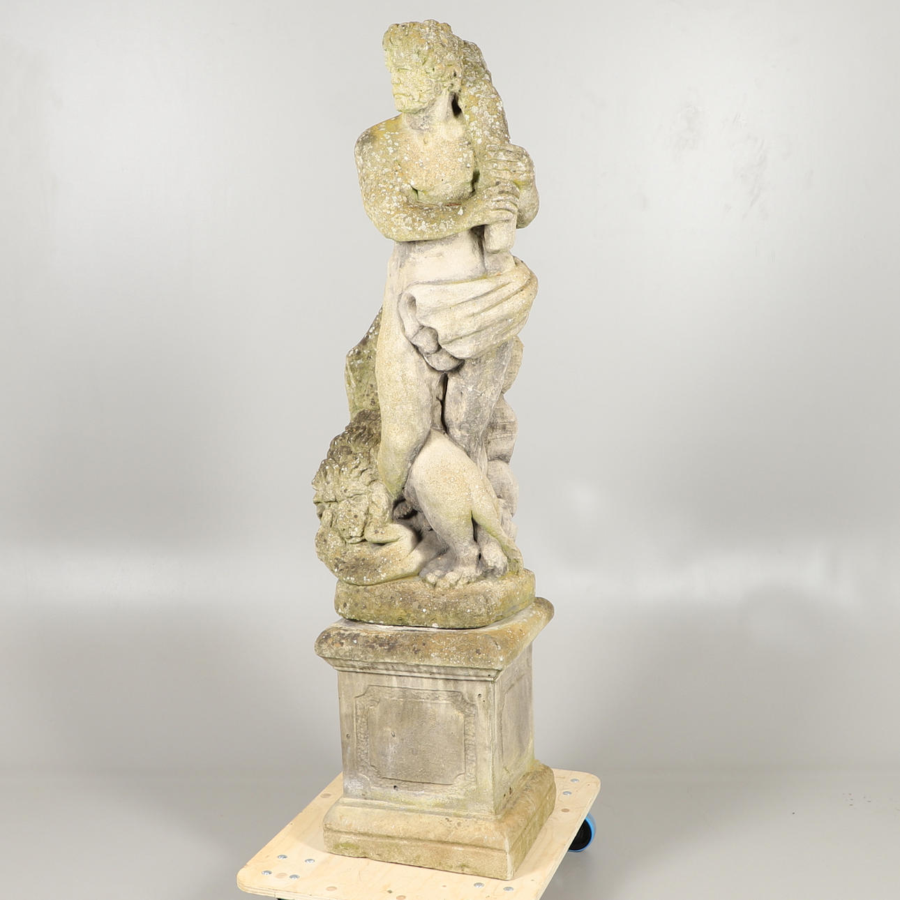 A LARGE RECONSTITUTED STONE STATUE OF HERCULES ON PLINTH.