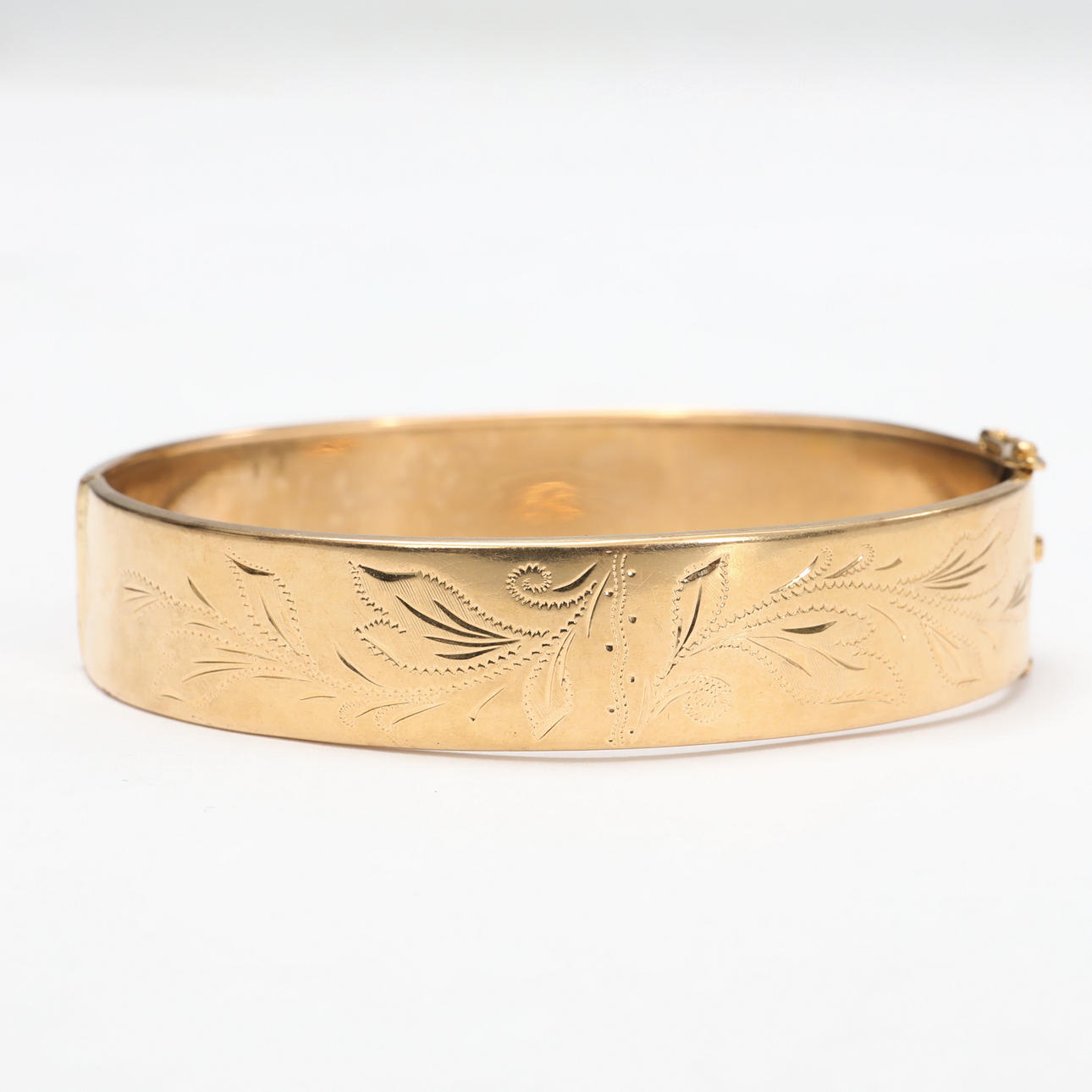 ARMRING, 18k, 18,30 gram, ingraverad dekor.