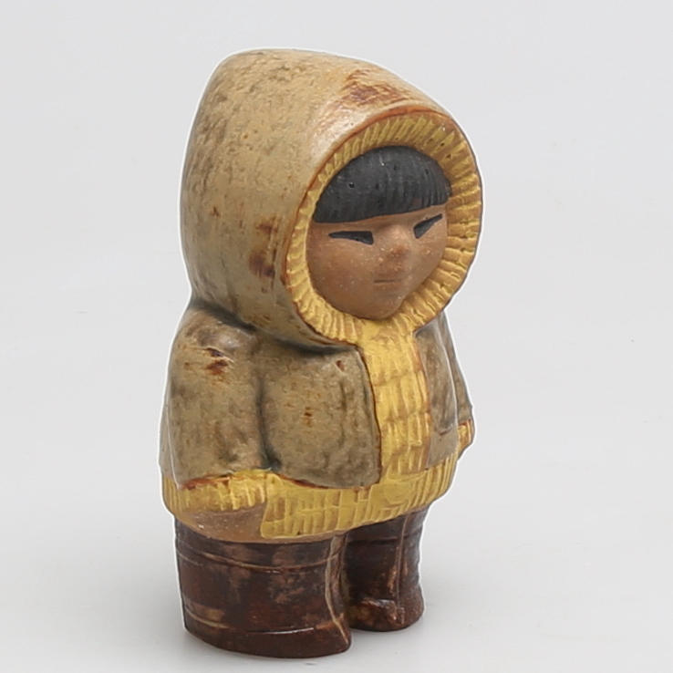 FIGURIN i stengods, "Nord" ur serien All världens barn, Lisa Larson, Gustavsberg.