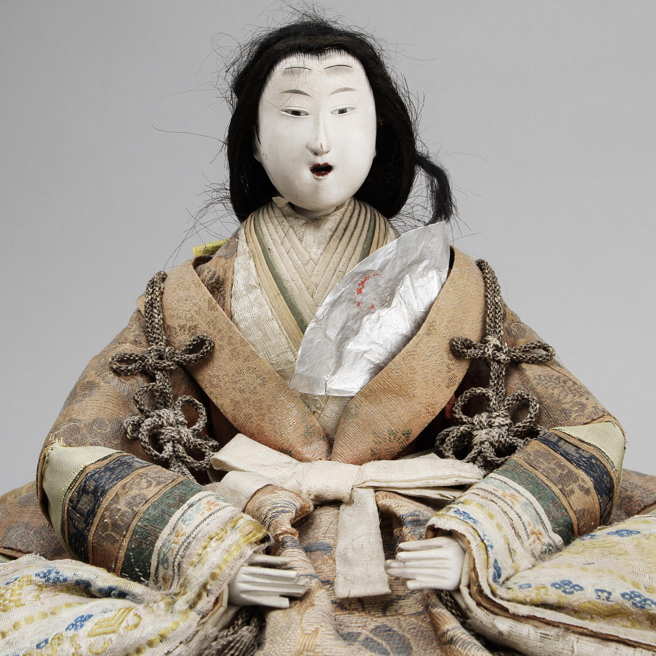 DOCKA, silke och trä, Japan, Meji.