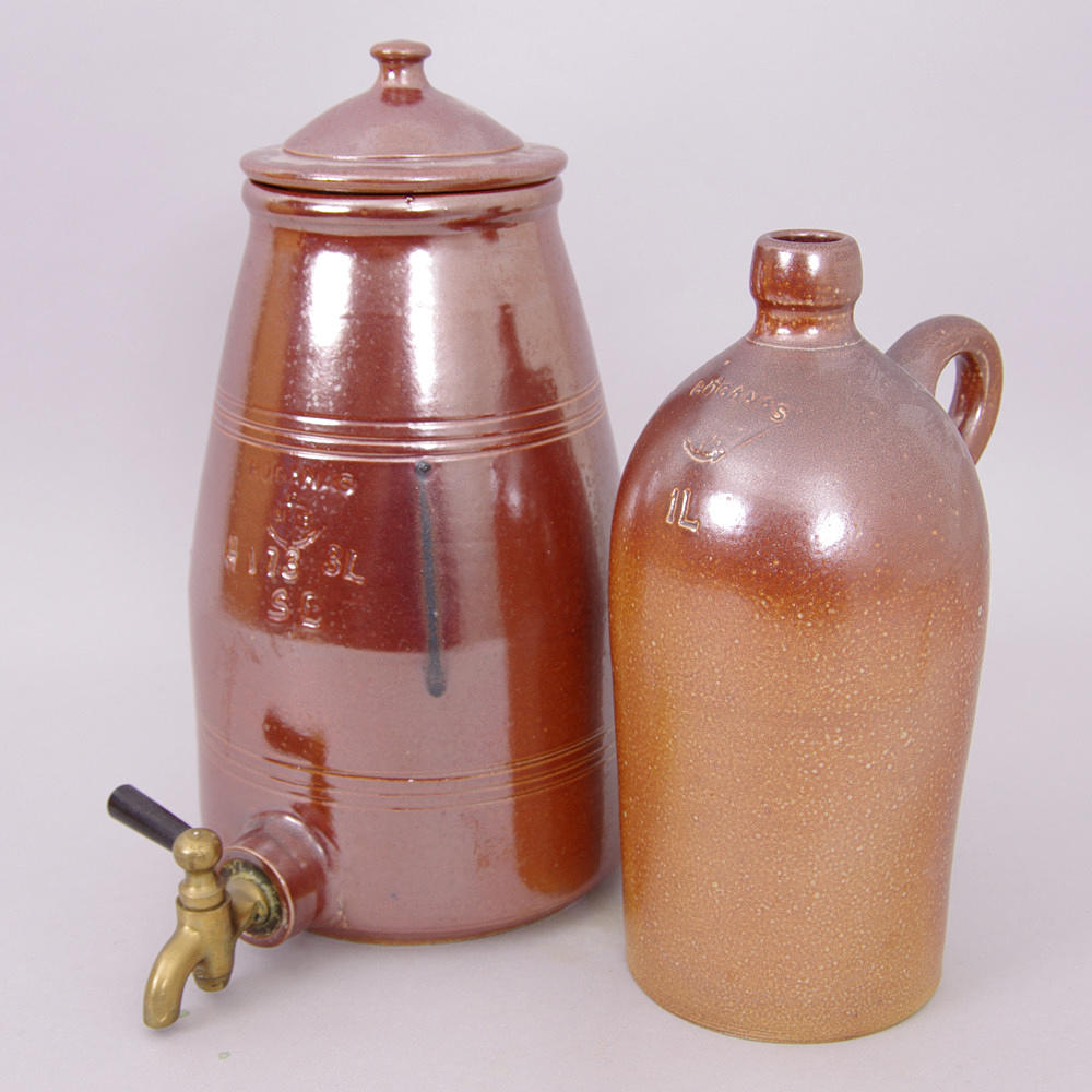 KRUS, brännvinskrus samt krus med tappkran, Höganäs.