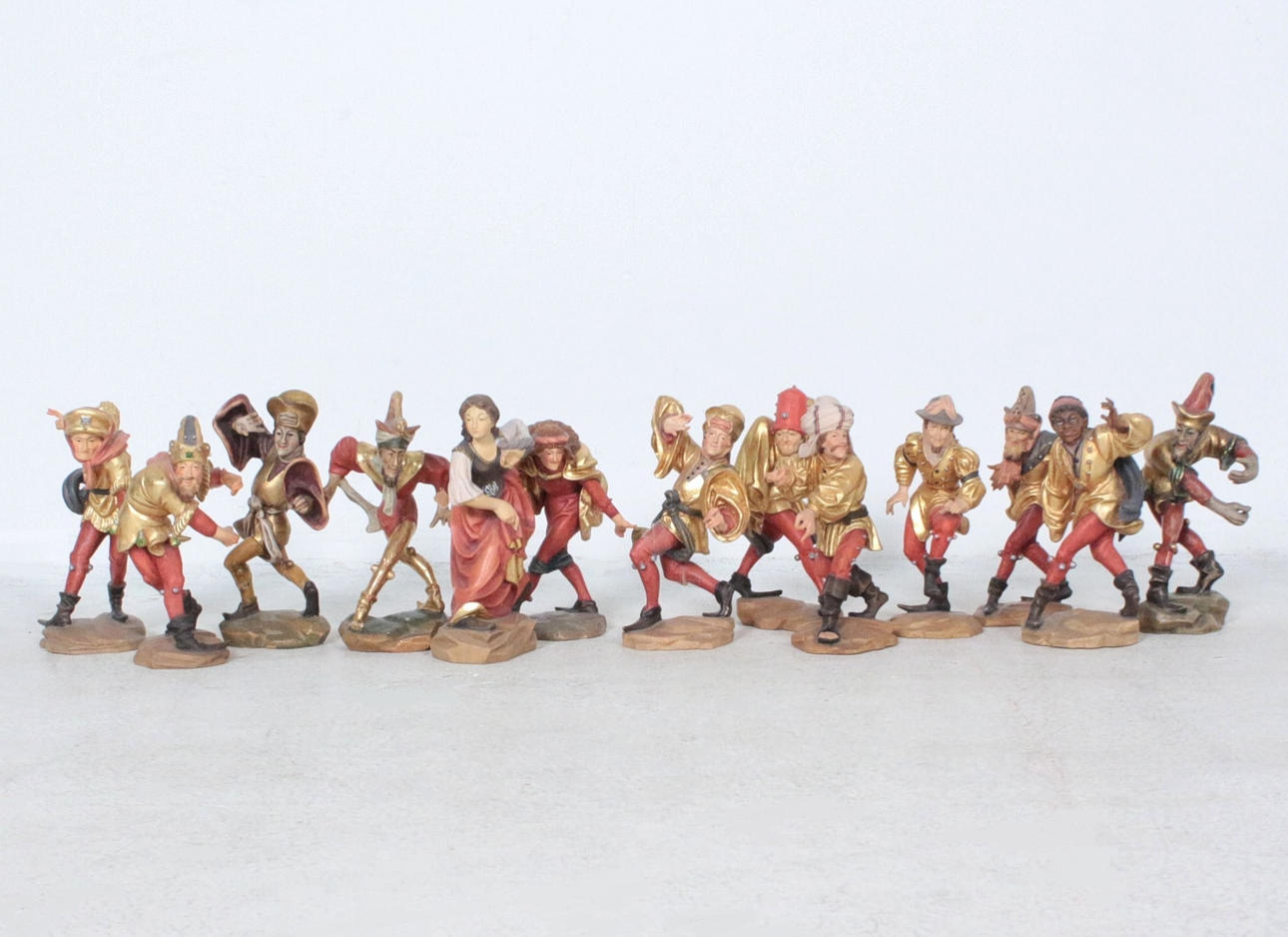 'Moris dancers', sculptures.