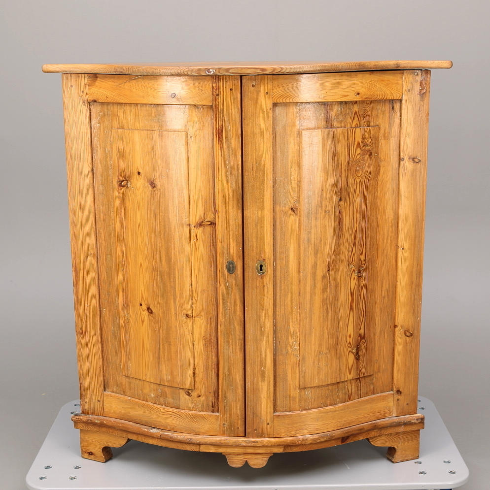 HÖRNSKÅP, furu, 1800-tal.
