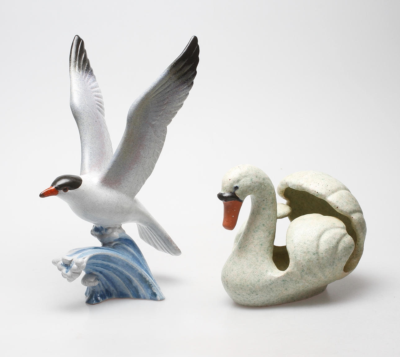 FIGURINER, 2 st, keramik, Thomas Hellström, Nittsjö.