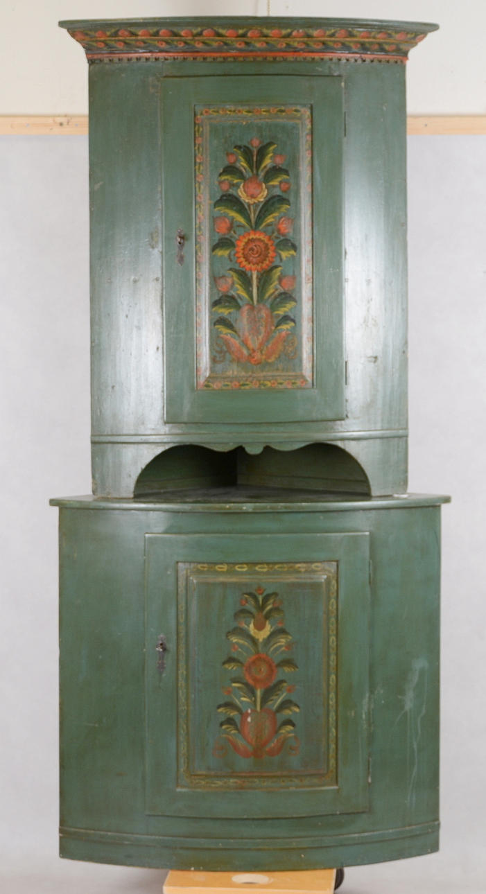 HÖRNSKÅP, allmoge.