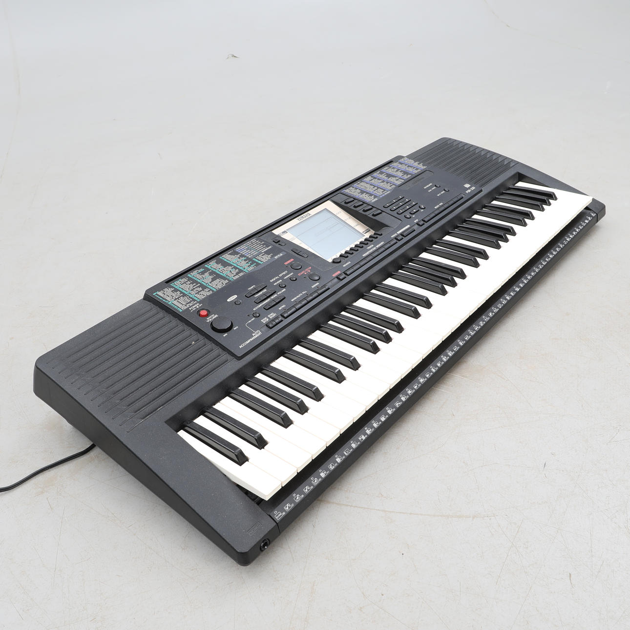 KEYBOARD, YAMAHA, PSR-330. Collectables - Musical