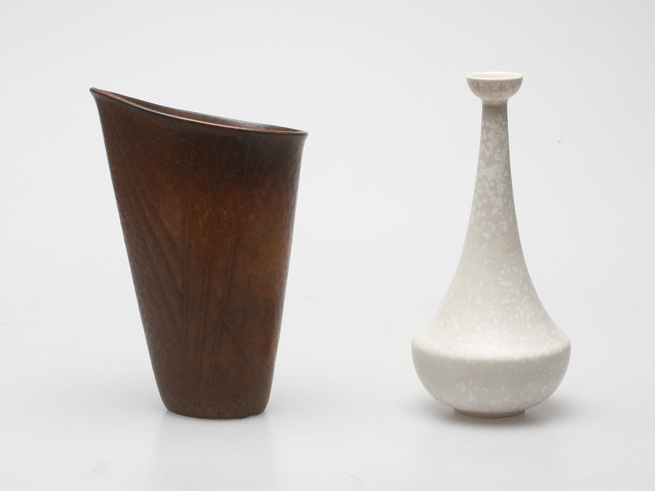 VASER, 2 st, stengods, Gunnar Nylund, Rörstrand.