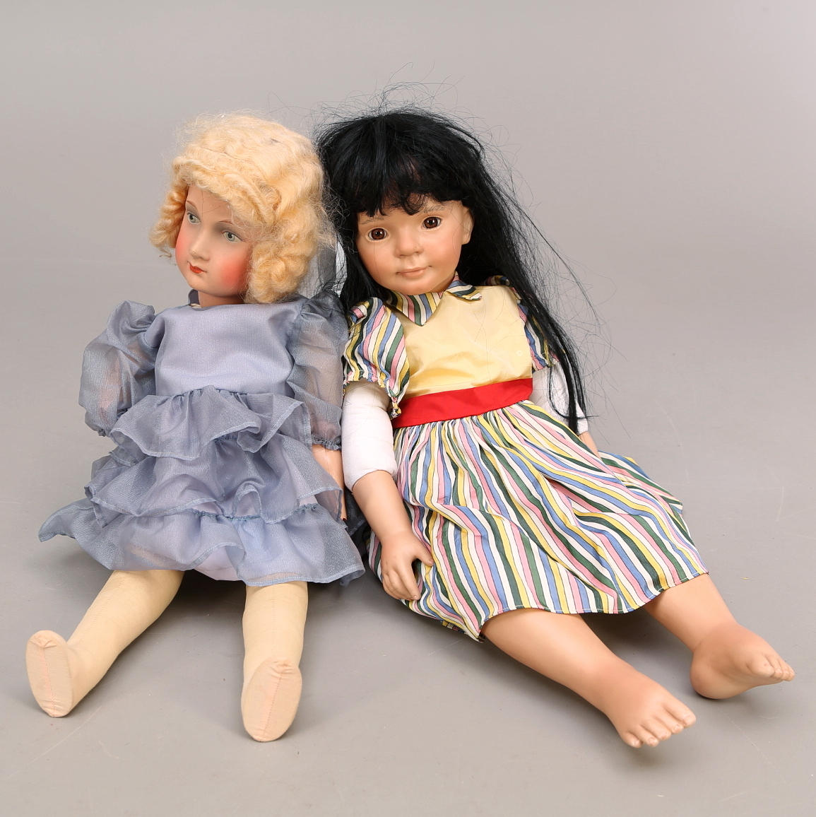 DOCKOR 2 st, porslin/tyg, 1930-tal samt sent 1900-tal.