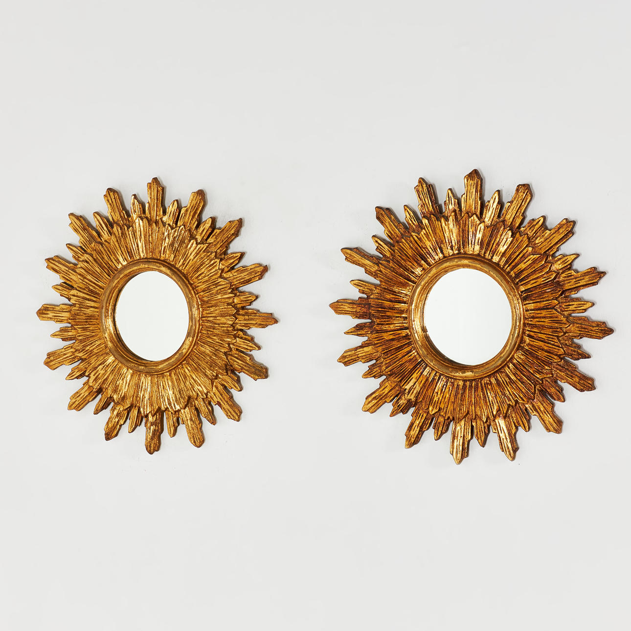 SOLSPEGLAR, ett par, 1900-tal, förgyllda.