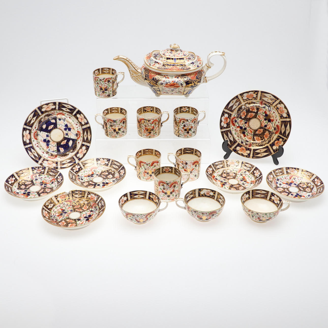 A 19TH CENTURY BLOOR DERBY PART TEA SET.