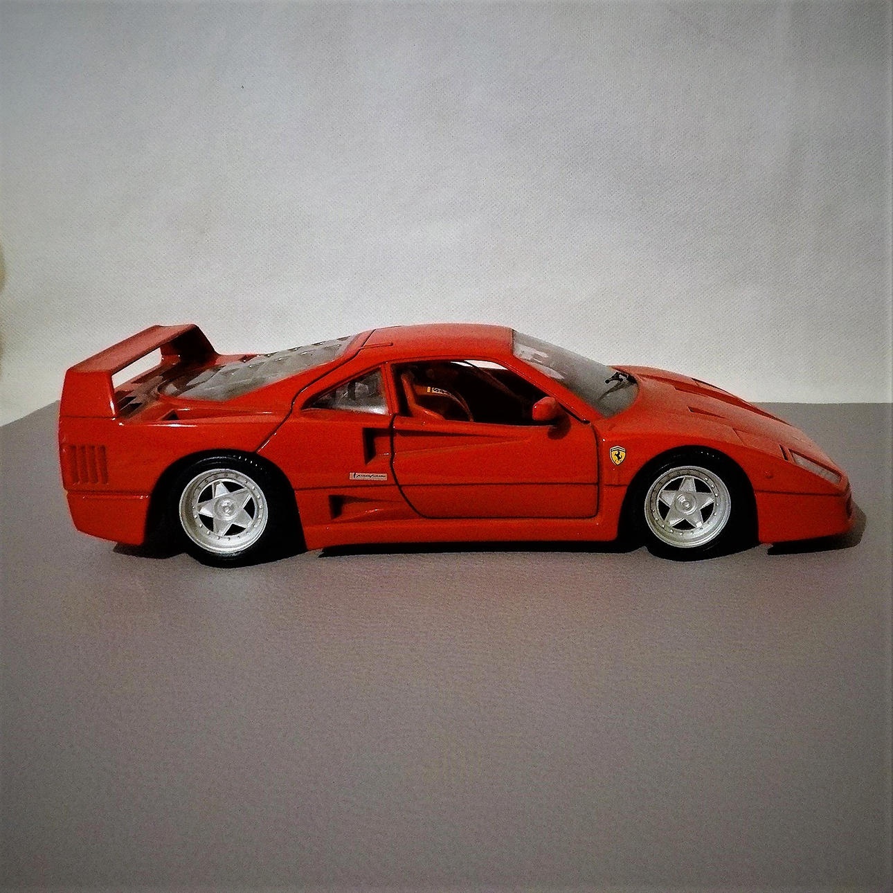 FERRARI F40, model car.