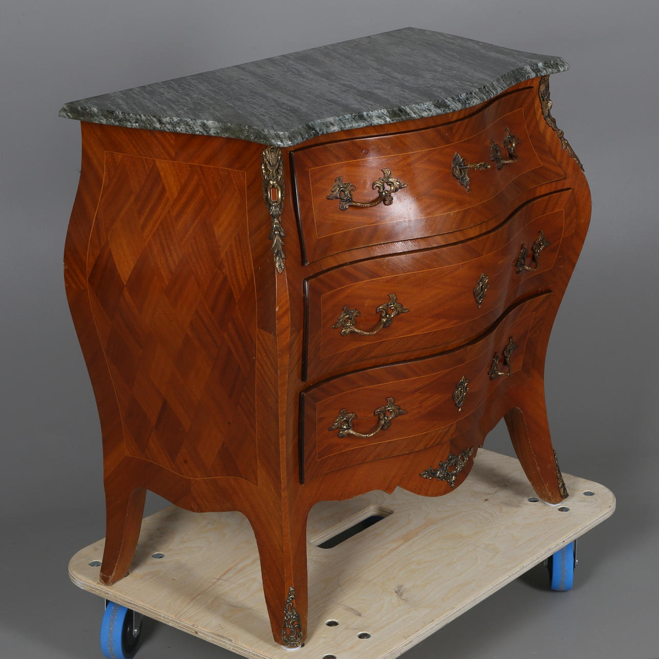 BYRÅ, rokokostil, med marmorskiva, 1900-tal.