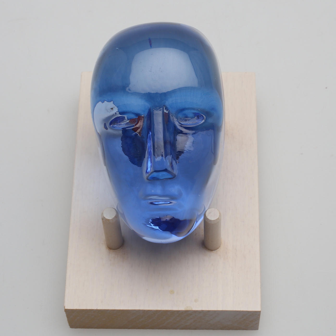 BERTIL VALLIEN. Skulptur. Glas. Ansikte. Signerad Kosta Boda B. Vallien. 1900-talets andra hälft.