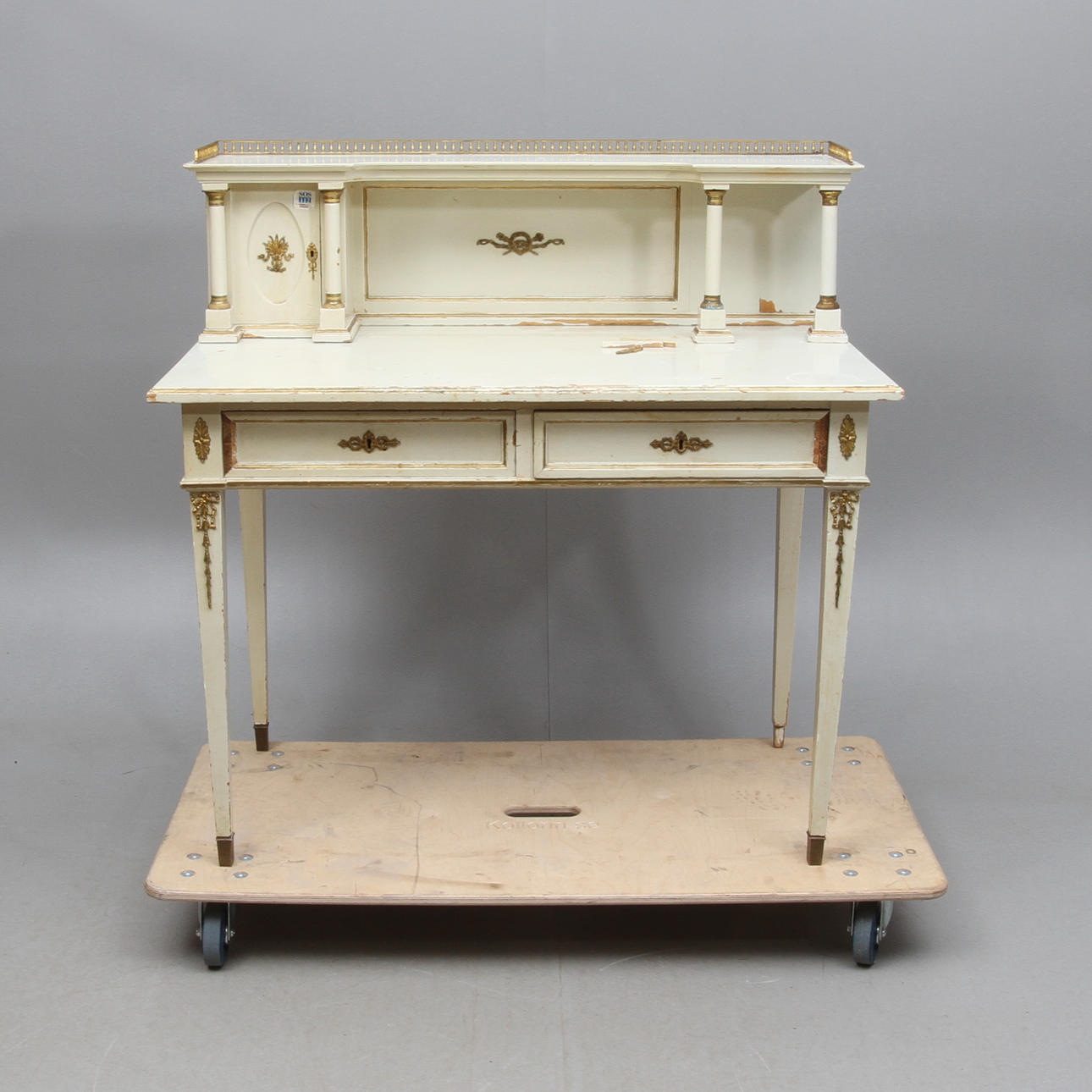 SKRIVBORD, med dekor av gallersarg och kolonner, Louis XV stil, 1900-tal.