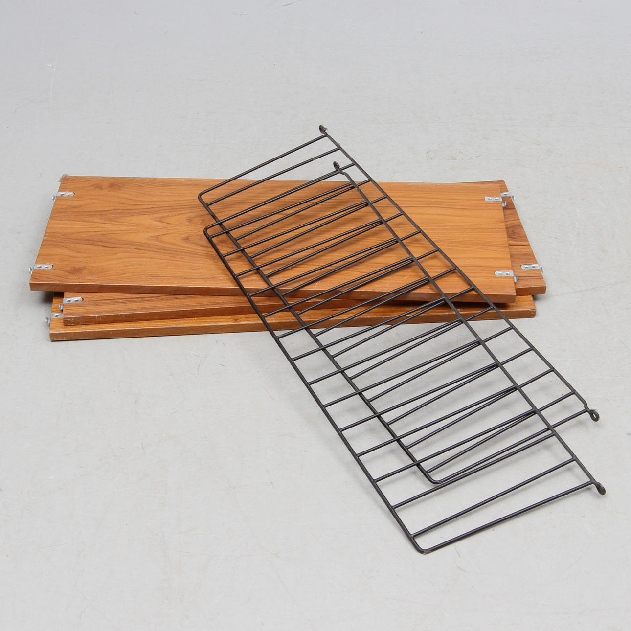 VÄGGHYLLA, String-modell, 1900-talets andra hälft.