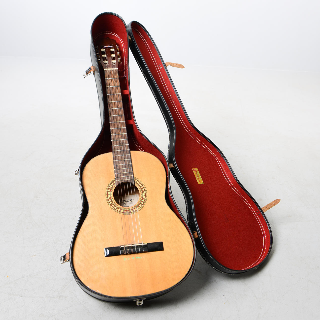 ACOUSTIC GUITAR, Morgan CG-10.