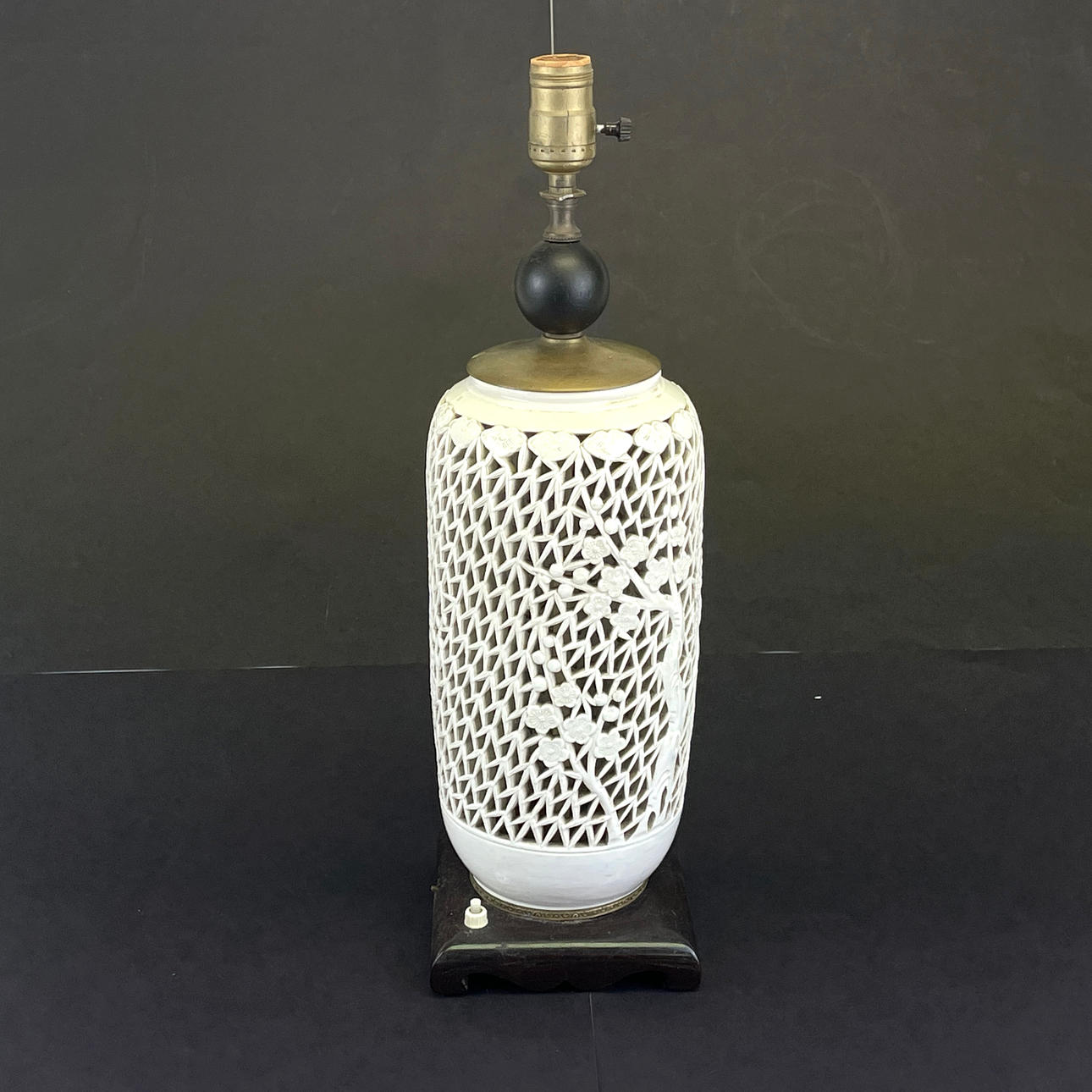 CHINESE BLANC DE CHINE VASE AS TABLE LAMP.