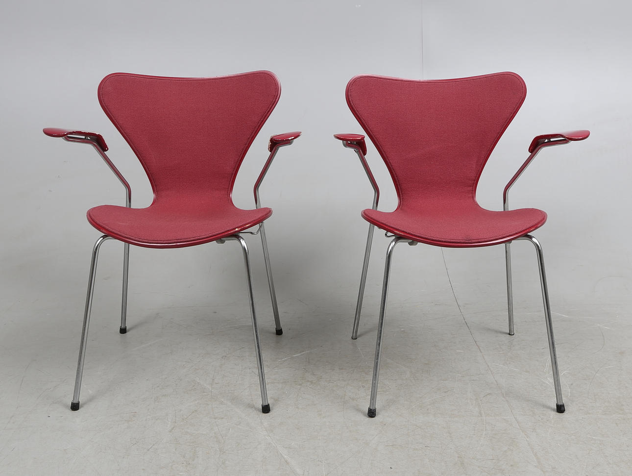 KARMSTOLAR, ett par, "Sjuan", Arne Jacobsen, Fritz Hansen, 1976.