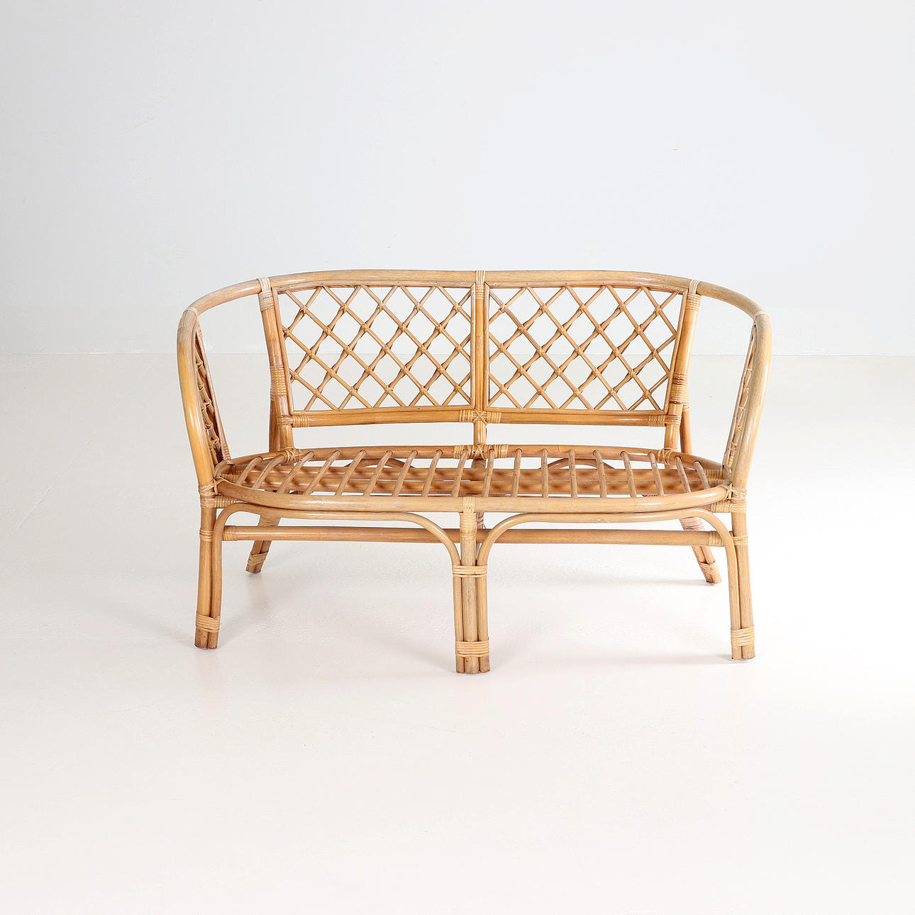 SOFFA, 120 cm lång, bambu och rotting.