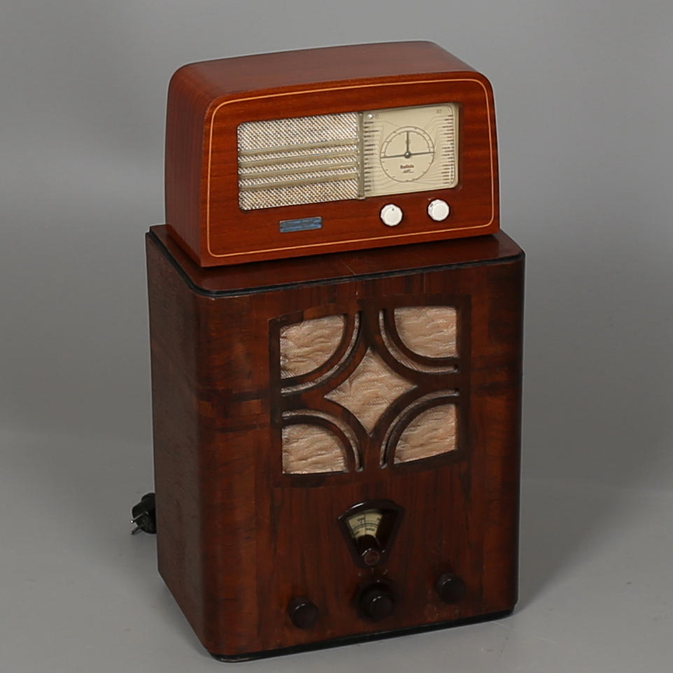 RADIOAPPARATER, 2 st, bl.a Philips Super Octode 522U, 1930/1950-tal.