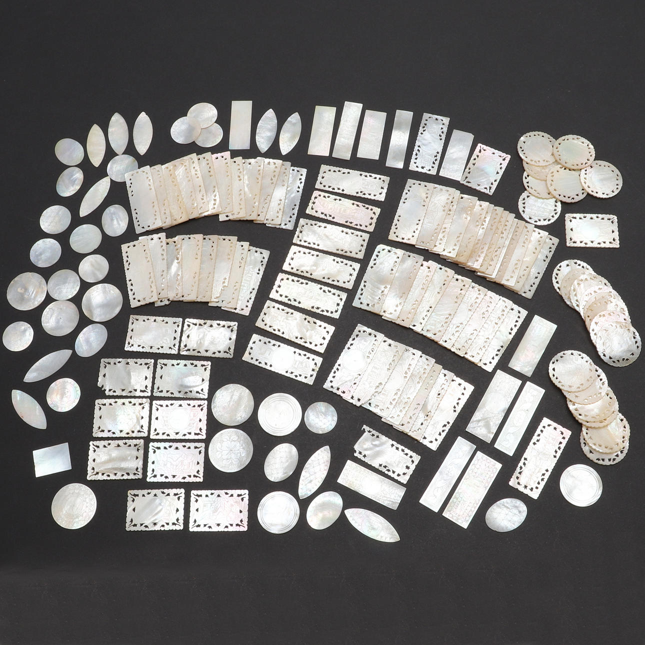 EN MÄNGD PÄRLEMOR RÄKNARE.