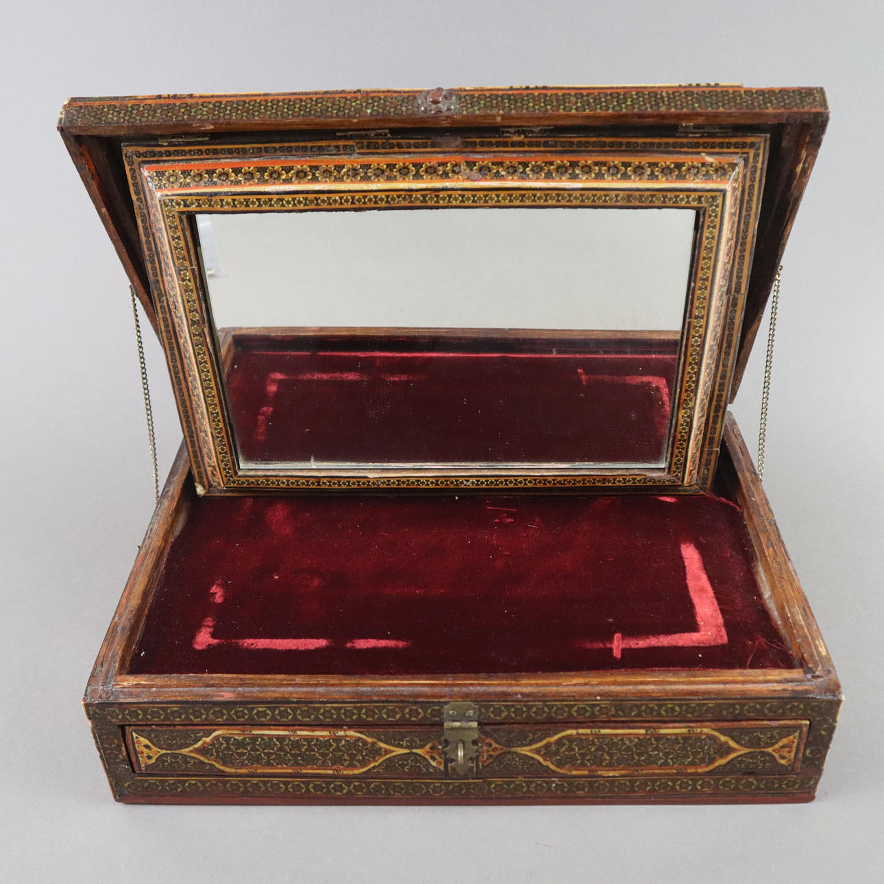 - SPIEGELSCHATULLE - Persien, Holz mit Einlagen und Intarsien.