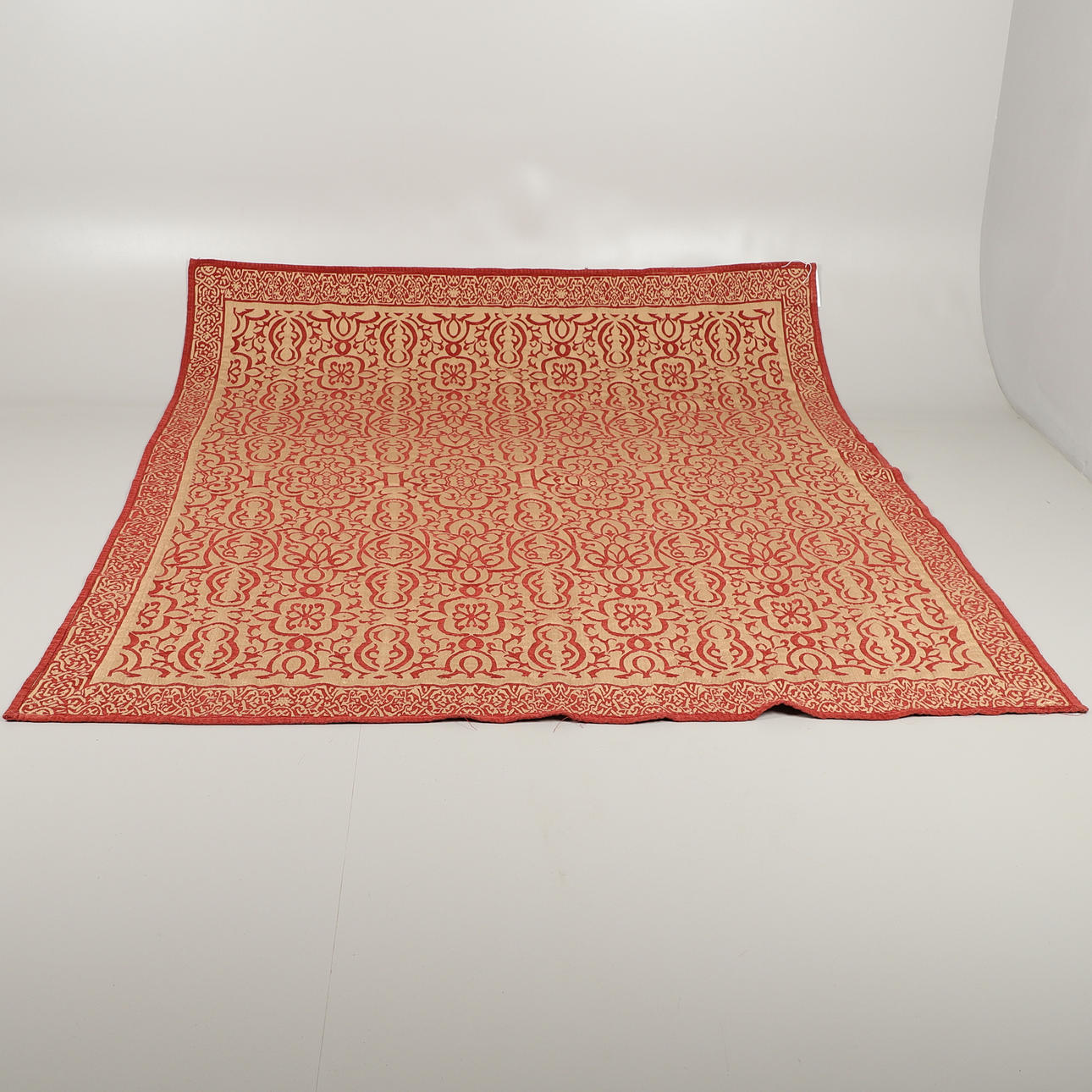 UNA MANTA DE ESTILO MEDIEVAL.