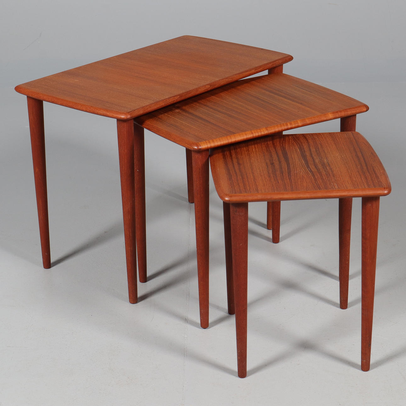 STOLEBORD, teaktræ, midten af ​​1900-tallet.