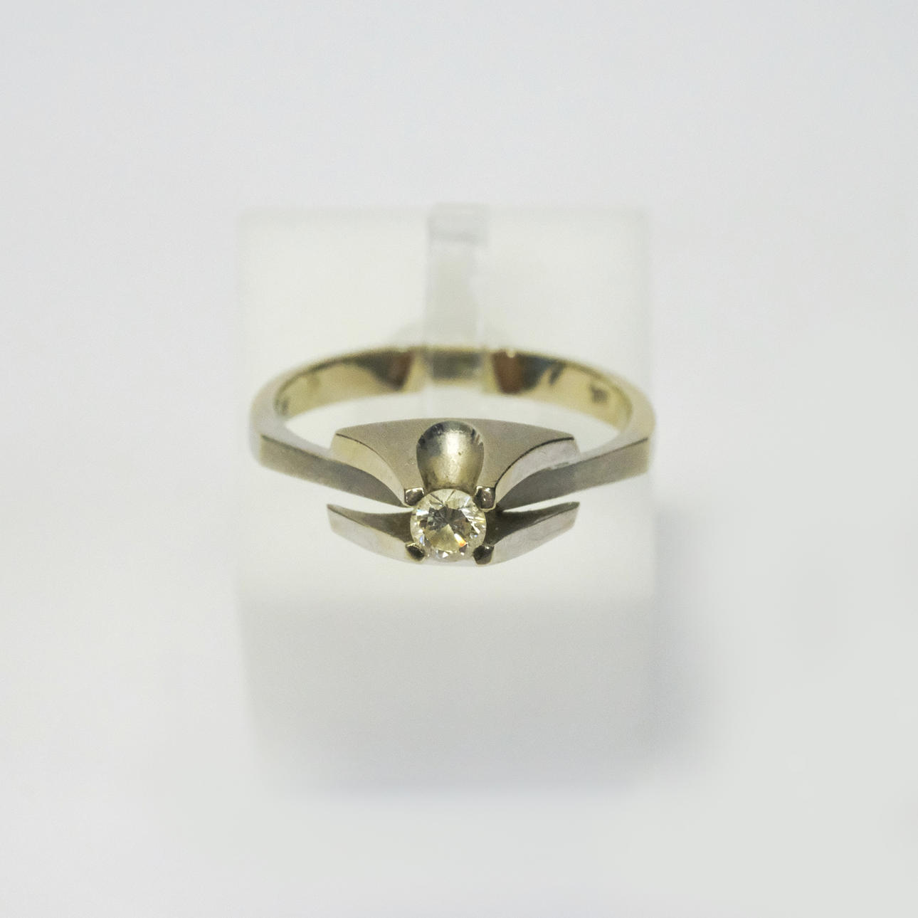 RING, 18K VITGULD, DIAMANT 0,15CT WVS.
