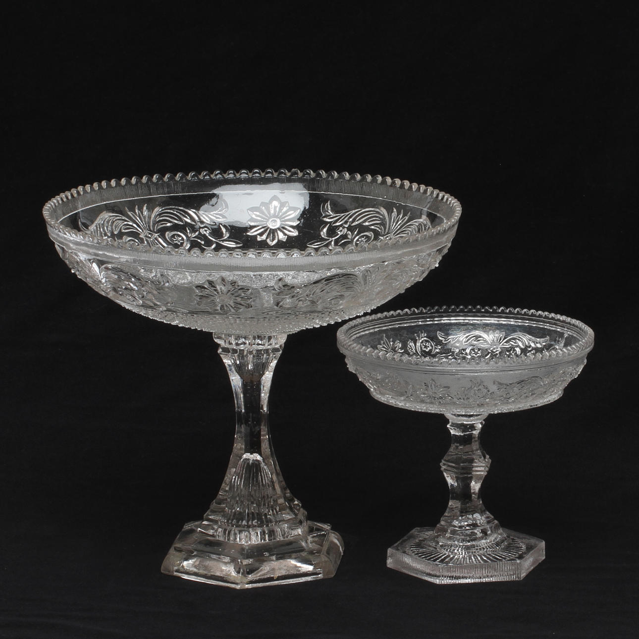 UPPLÄGGNINGSSKÅLAR, 2 st, pressglas, 1900-tal.