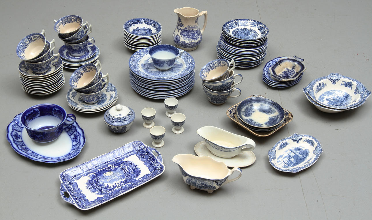 PARTI PORSLIN/KERAMIK, blåvit dekor, mestadels England, även Rörstrand.