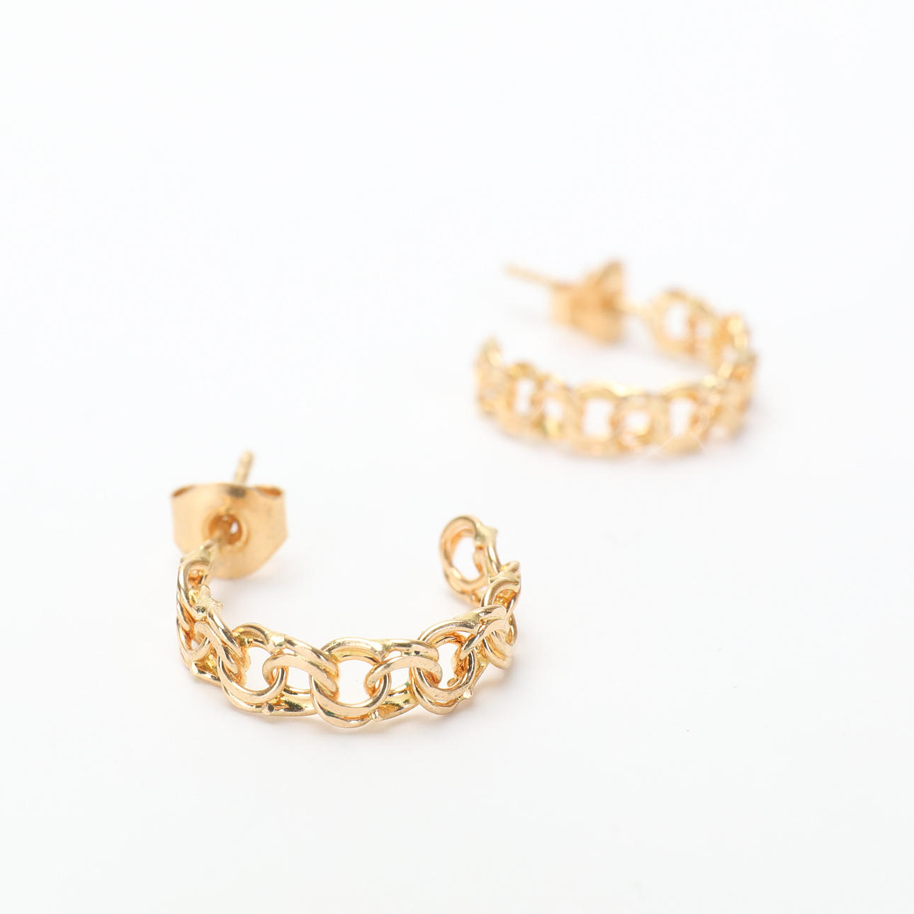 ØRERINGE, 18k, guld, bismarck, ca 2,21 gram.