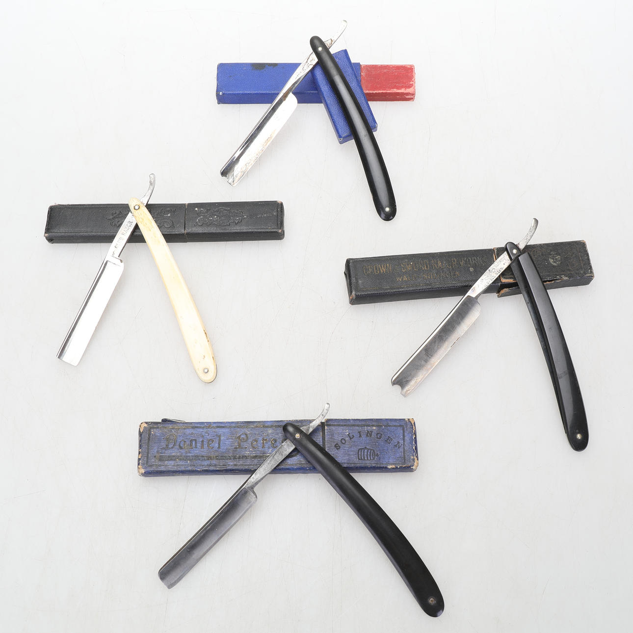 RAZORS, Four pieces in case.