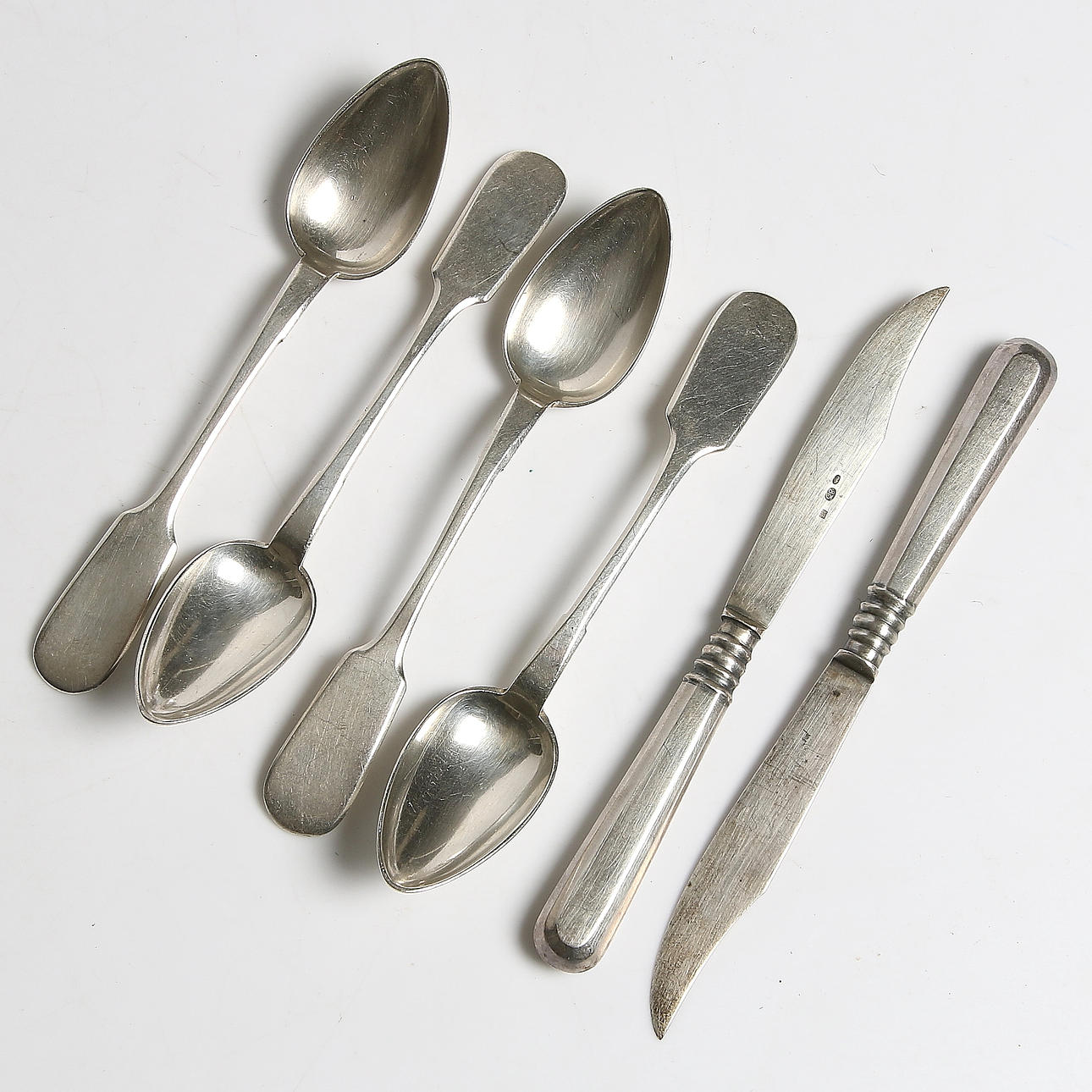 SKEDAR samt KNIVAR, 6 st, silver, Eesti Wabarik, Estland, ca 1920-24 samt 1924-39. Vikt 155 gram.