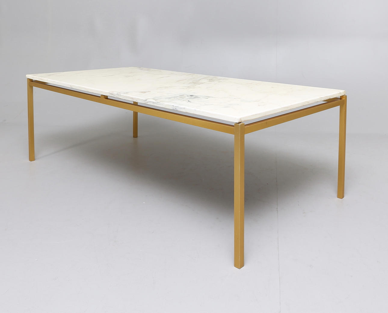 BORD, marmor samt mässing, 1900-tal.